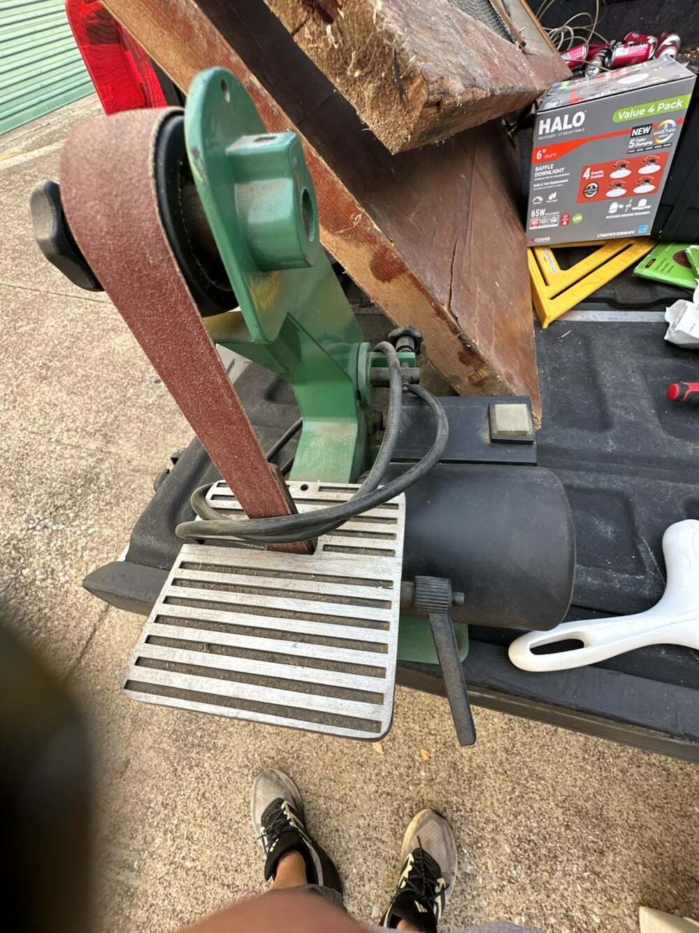 Central Machinery 1-in x 30-in Benchtop Belt Sander